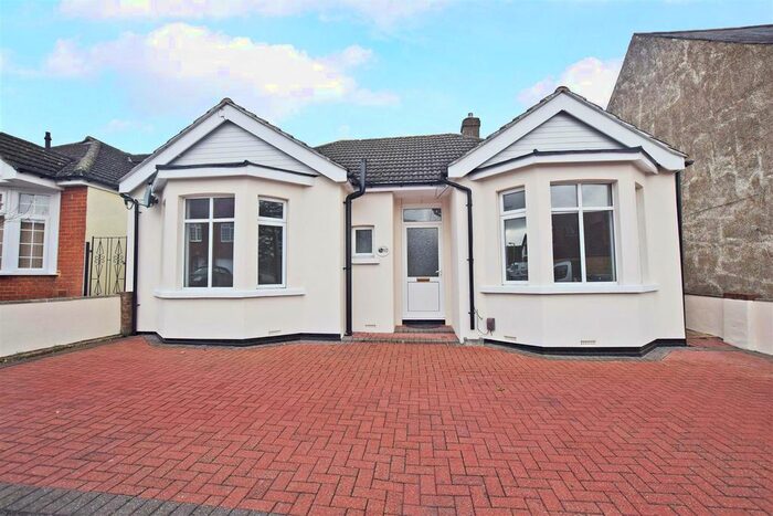 3 Bedroom Detached Bungalow To Rent In Salisbury Avenue, Rainham, Gillingham ME8