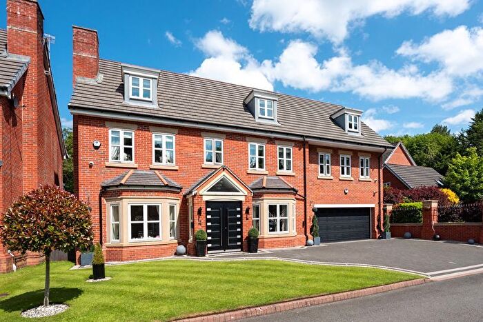 6 Bedroom Detached House For Sale In Woodlands Park Close, Haigh, WN1