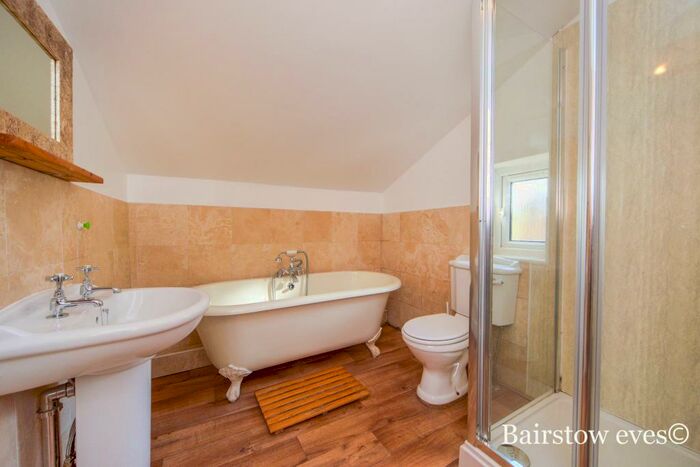 2 Bedroom House To Rent In Byron Road, Walthamstow, E17