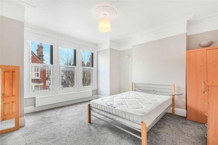 3 Bedroom Flat To Rent In Yukon Road, Balham, SW12