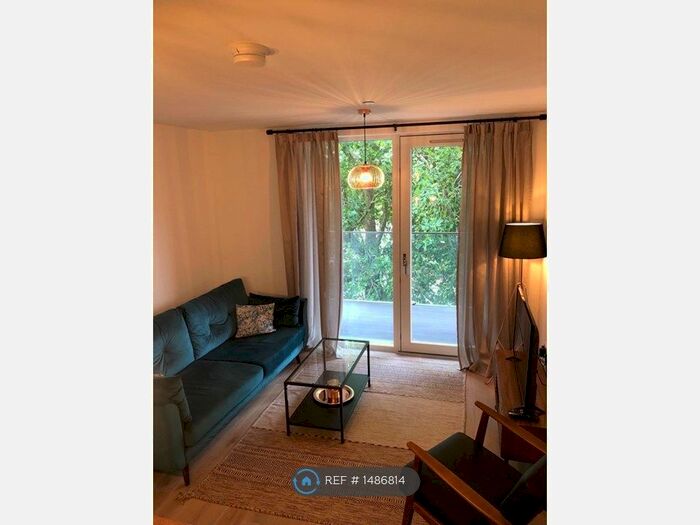 2 Bedroom Flat To Rent In Riverside View, Reading, RG1