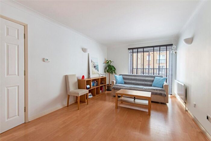1 Bedroom Apartment For Sale In Lockview Court, E14