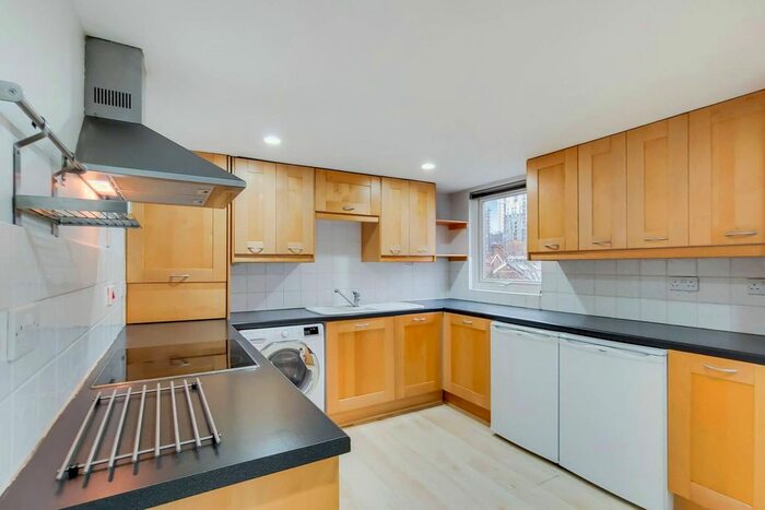 2 Bedroom Flat To Rent In Mulgrave Road, East Croydon, Croydon, CR0