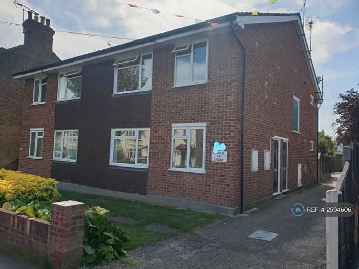2 Bedroom Flat To Rent In Southsea Avenue, Leigh-On-Sea, SS9