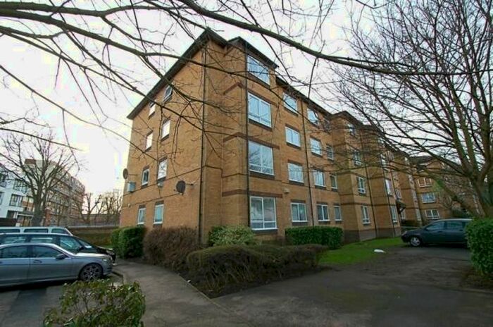 1 Bedroom Flat To Rent In Chaucer Drive, London, SE1