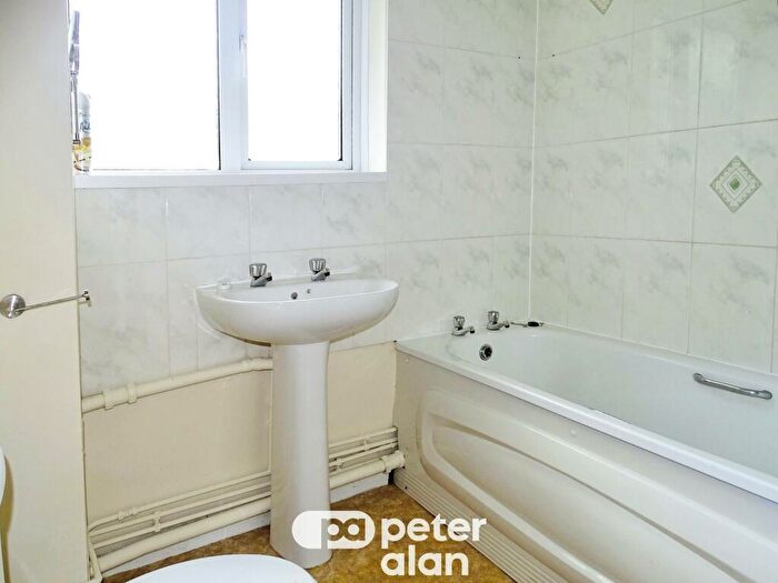 2 Bedroom Apartment To Rent In Ward Close, Newport, NP19