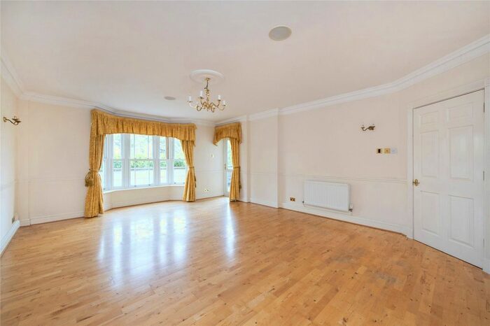 3 Bedroom Flat To Rent In Wyatt Drive, Barnes, SW13