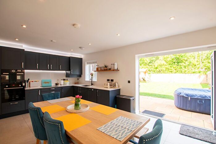 3 Bedroom Detached House For Sale In Hobart Way, Deddington, OX15