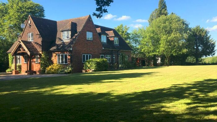 4 Bedroom Detached House To Rent In Hoe Lane, Abridge, RM4