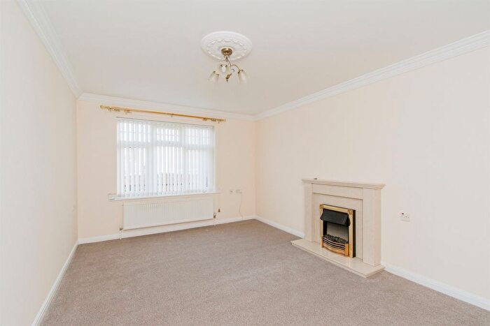 2 Bedroom Semi-Detached Bungalow For Sale In Back Northgate, Pontefract, WF8