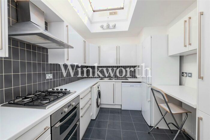 3 Bedroom Apartment To Rent In Chandos Way, London, NW11