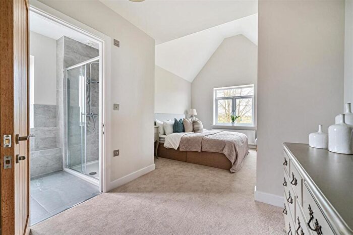 4 Bedroom Detached House For Sale In Chase Road, Lindford, Bordon, Hampshire, GU35