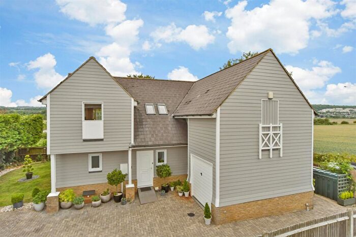 4 Bedroom Detached House For Sale In High Street, Wouldham, Rochester, Kent, ME1