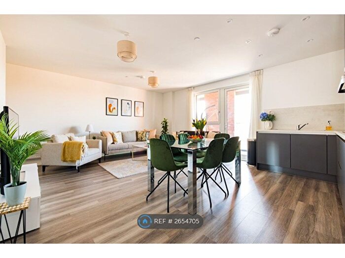 3 Bedroom Flat To Rent In Green Street, London, E13