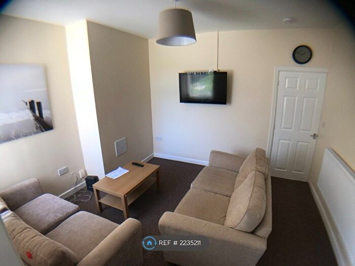 3 Bedroom Semi-Detached House To Rent In School Road, Warrington, WA2