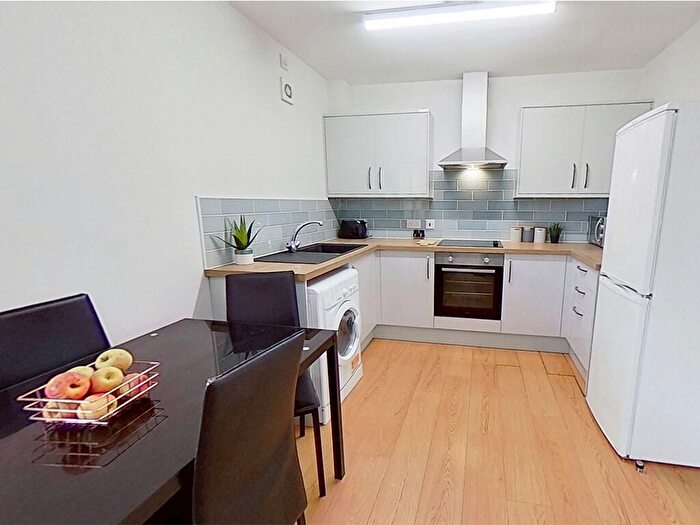 4 Bedroom Flat To Rent In Mansfield Road Flat, Nottingham, NG1