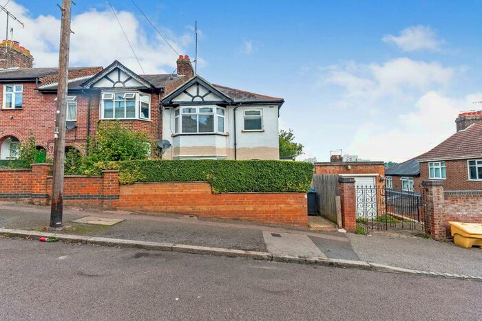 3 Bedroom Semi-Detached House To Rent In Baker Street, Luton, LU1