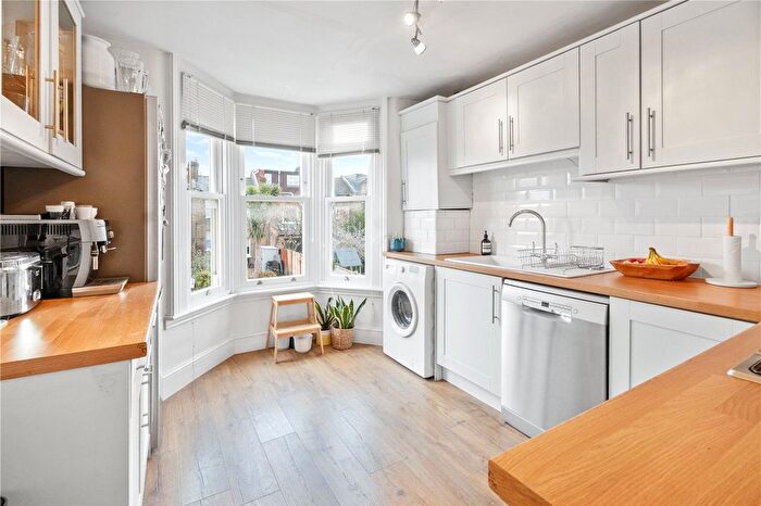 2 Bedroom Flat For Sale In St Aidans Road, East Dulwich, London, SE22