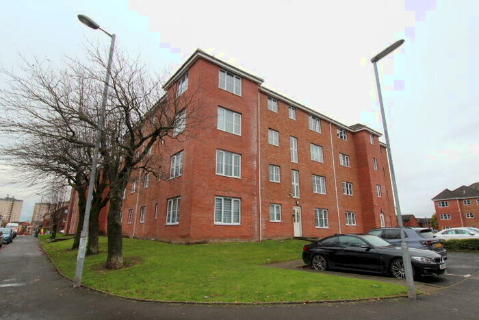 2 Bedroom Flat To Rent In Tullis Gardens / Bridgeton, G40