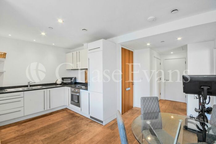1 Bedroom Flat To Rent In Walworth Road, Elephant Amp; Castle, London, SE1