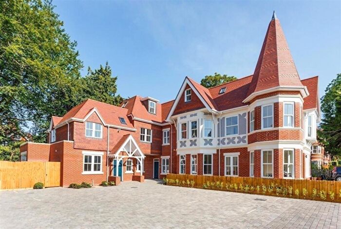 2 Bedroom Flat For Sale In Pinewood Road, Branksome Park, BH13