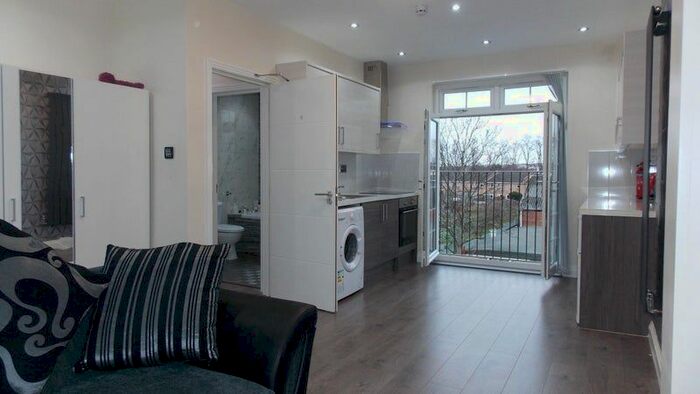 Studio To Rent In Rose Avenue, Mitcham, CR4