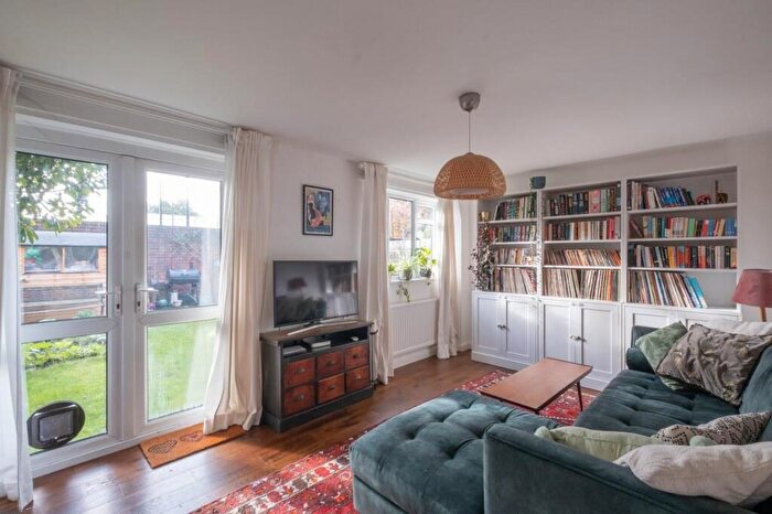 3 Bedroom House For Sale In Miall Walk, Sydenham, London, SE26