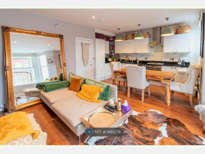 2 Bedroom Flat To Rent In Sandmere Road, London, SW4