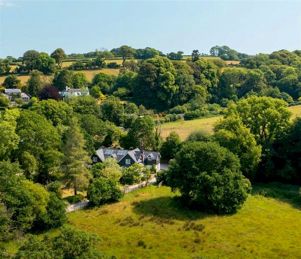 5 Bedroom Property For Sale In Hoo Meavy, Clearbrook, Yelverton, PL20