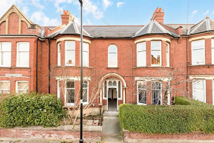 2 Bedroom Flat To Rent In Radbourne Road, Balham, SW12