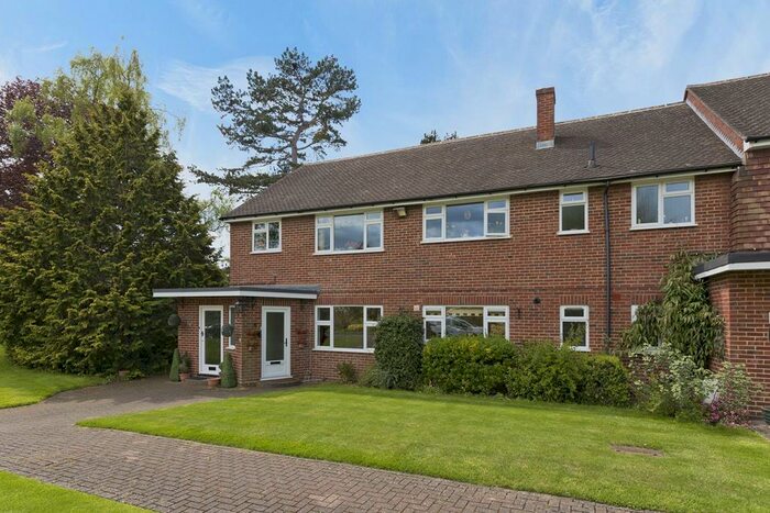 3 Bedroom Apartment To Rent In Broom Hall, Oxshott, KT22