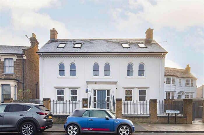 1 Bedroom Flat To Rent In Seymour Road, Hampton Wick, Kingston Upon Thames, KT1