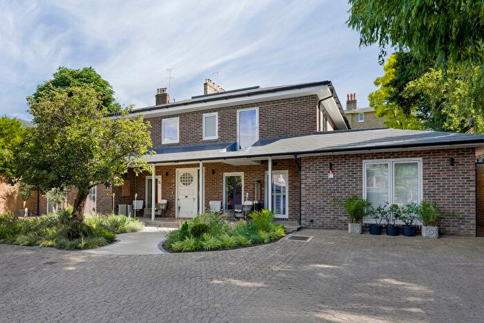 5 Bedroom Detached Bungalow To Rent In Hillside Close, London, NW8