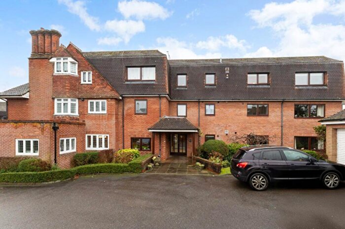2 Bedroom Flat For Sale In Kirkwick Avenue, Harpenden, Hertfordshire, AL5