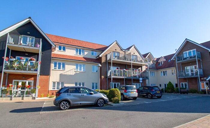 2 Bedroom Apartment For Sale In Redfields Lane, Church Crookham, GU52