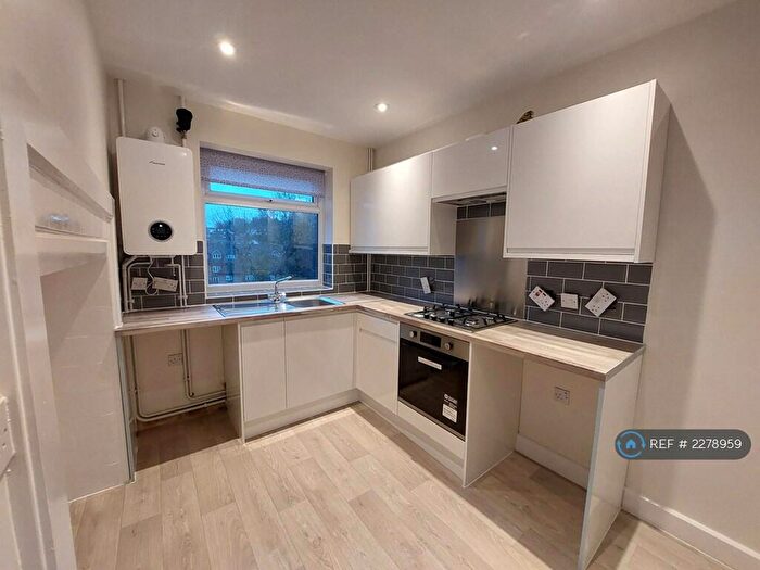 3 Bedroom Detached House To Rent In Whitelands Road, High Wycombe, HP12