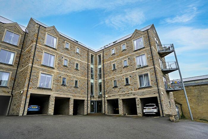 2 Bedroom Flat For Sale In King Cross Street, Halifax, HX1