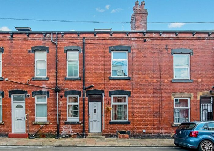 2 Bedroom Terraced House For Sale In Whingate Avenue, Armley, Leeds, LS12