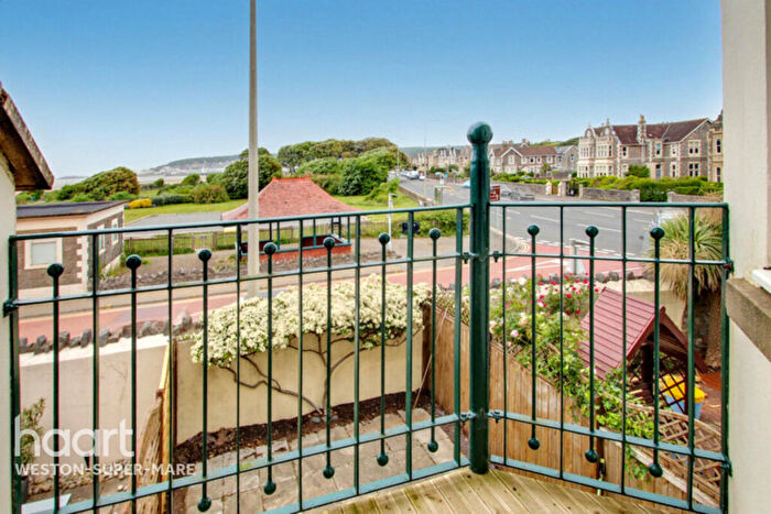 3 Bedroom Town House To Rent In Royal Sands, Weston-super-mare, BS23