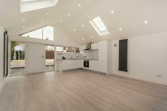 2 Bedroom Bungalow To Rent In Morland Road, Croydon, CR0