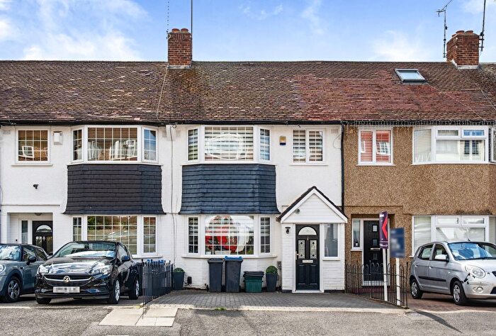 3 Bedroom Detached House For Sale In Lynmouth Avenue, Morden, SM4