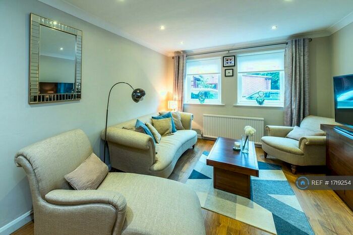 2 Bedroom Semi-Detached House To Rent In Pelham Cottages, Nottingham, NG7