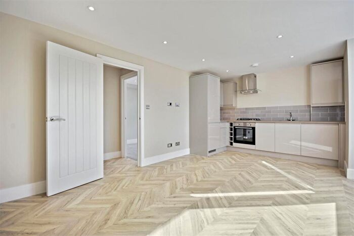 1 Bedroom Flat To Rent In Bellfield Road, High Wycombe, HP13