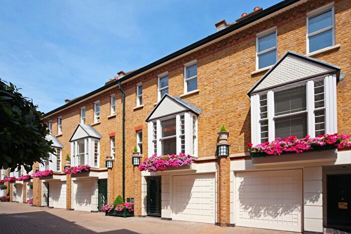 3 Bedroom Detached House To Rent In Charles Ii Place, Kings Road, SW3