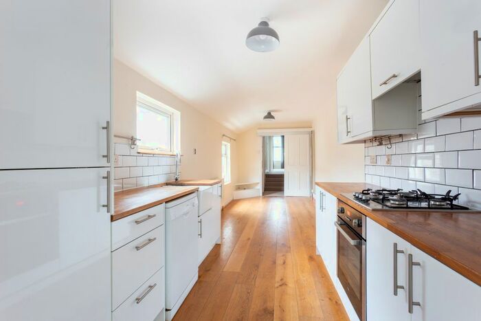 2 Bedroom Flat To Rent In Colwell Road, London, SE22