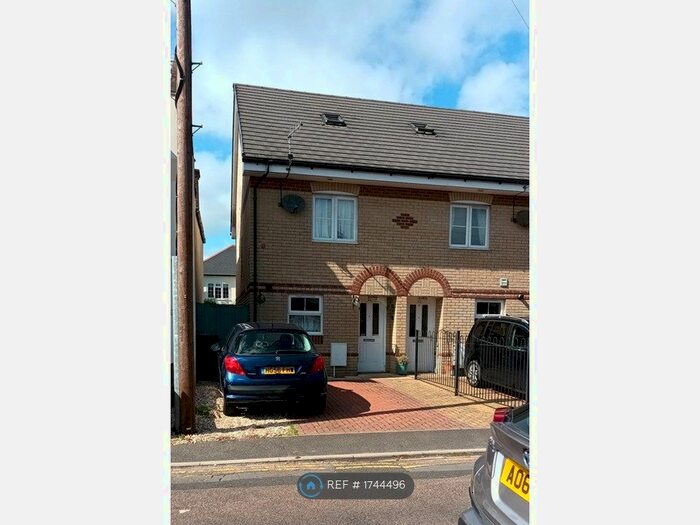 3 Bedroom Semi-Detached House To Rent In Boscombe Grove Road, Bournemouth, BH1