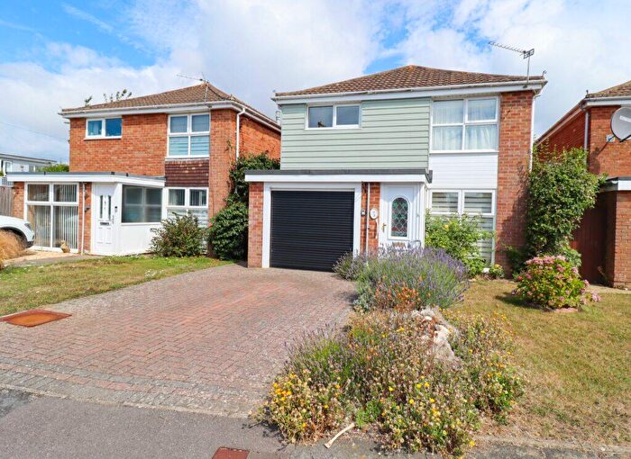 3 Bedroom Detached House For Sale In Sidlesham Close, Hayling Island, PO11