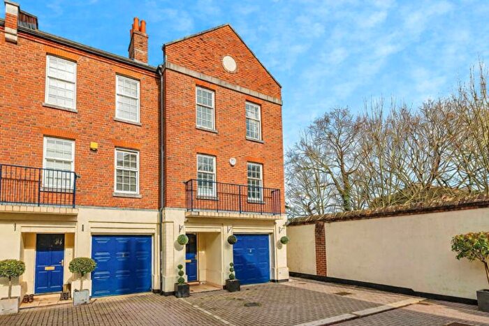 4 Bedroom End Of Terrace House For Sale In Drakes Court, Quayside Walk, Marchwood, SO40