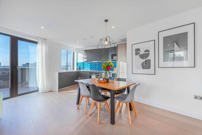 3 Bedroom Flat To Rent In Gorsuch Place, London, E2