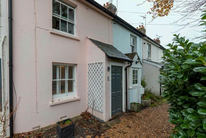 2 Bedroom Cottage To Rent In Dukes Row, Cootham, RH20